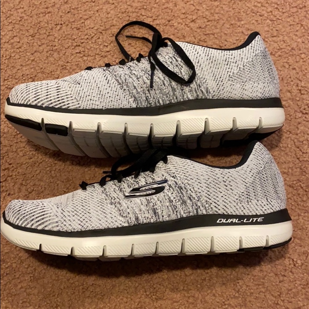 Nwot Skechers Sneakers